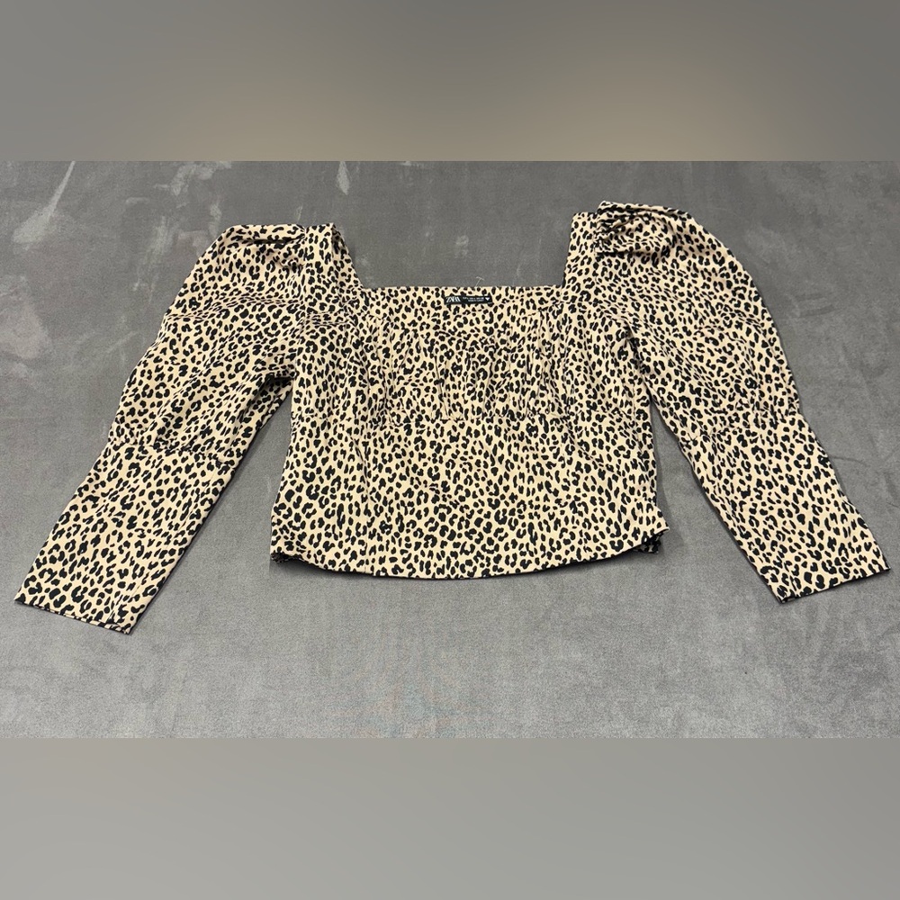 Zara Animal Print Blouse tan women’s size L leopard puffy shoulder size zipper